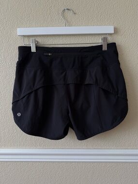 Lululemon Speed Up Short Long *4" Updated Fit
Black Size 6